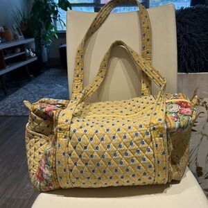 Vera Bradley duffle zip bag - zipper works great